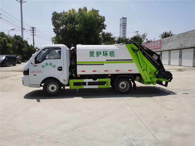 藍(lán)牌3.5方壓縮垃圾車(chē)
